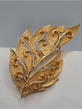 Vintage Gold Tone Leaf Brooch Textured Scrollwork Botanical Pin 2.25”